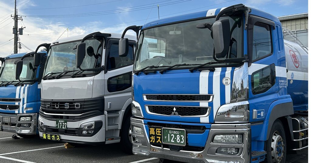 北陸いづみ運輸のトラック